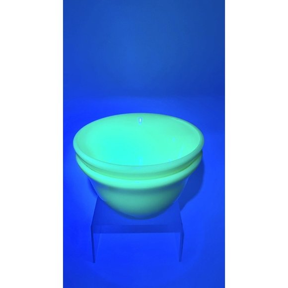 2 Vintage McKee Jadeite Green Glass Mixing Bell Bowl GLOWS - Picture 2 of 9